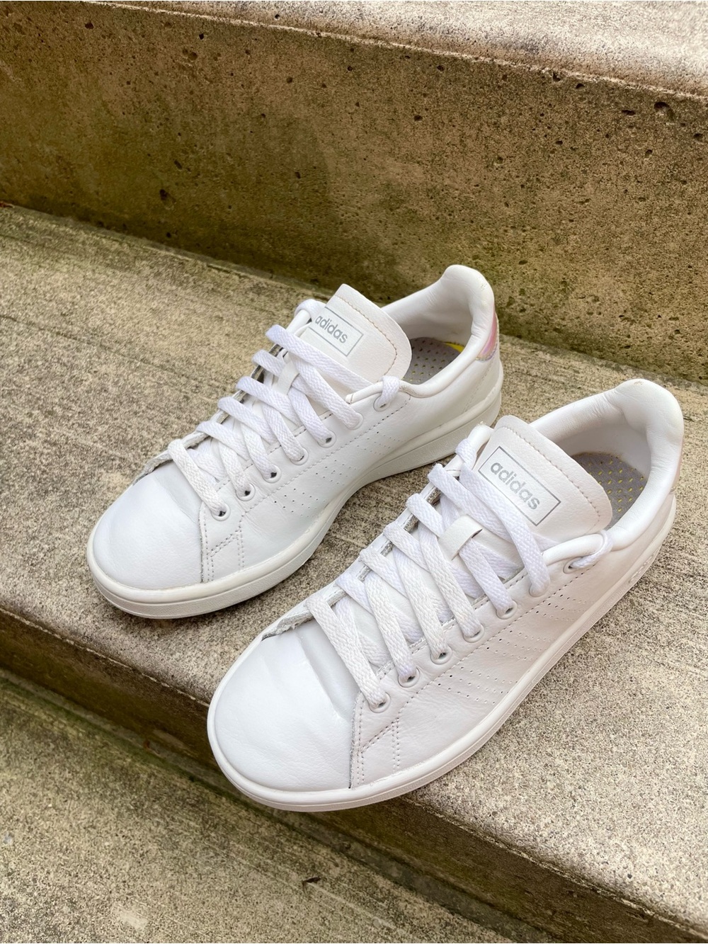 Adidas Women’s White Leather Low-Top Sneakers Size US 7 EUR 38 CM 24 - Picture 4 of 7